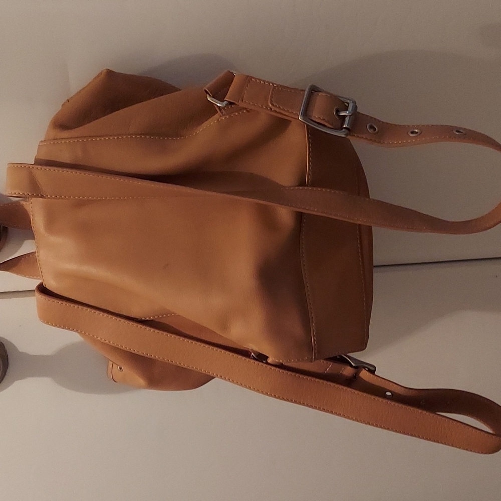 Backpack - Picture 2 of 8